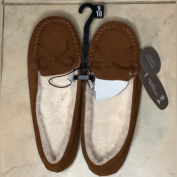 Secret Treasures Plush Lined Suede Moccasin Slipper (Women's) - Picture 2 of 6